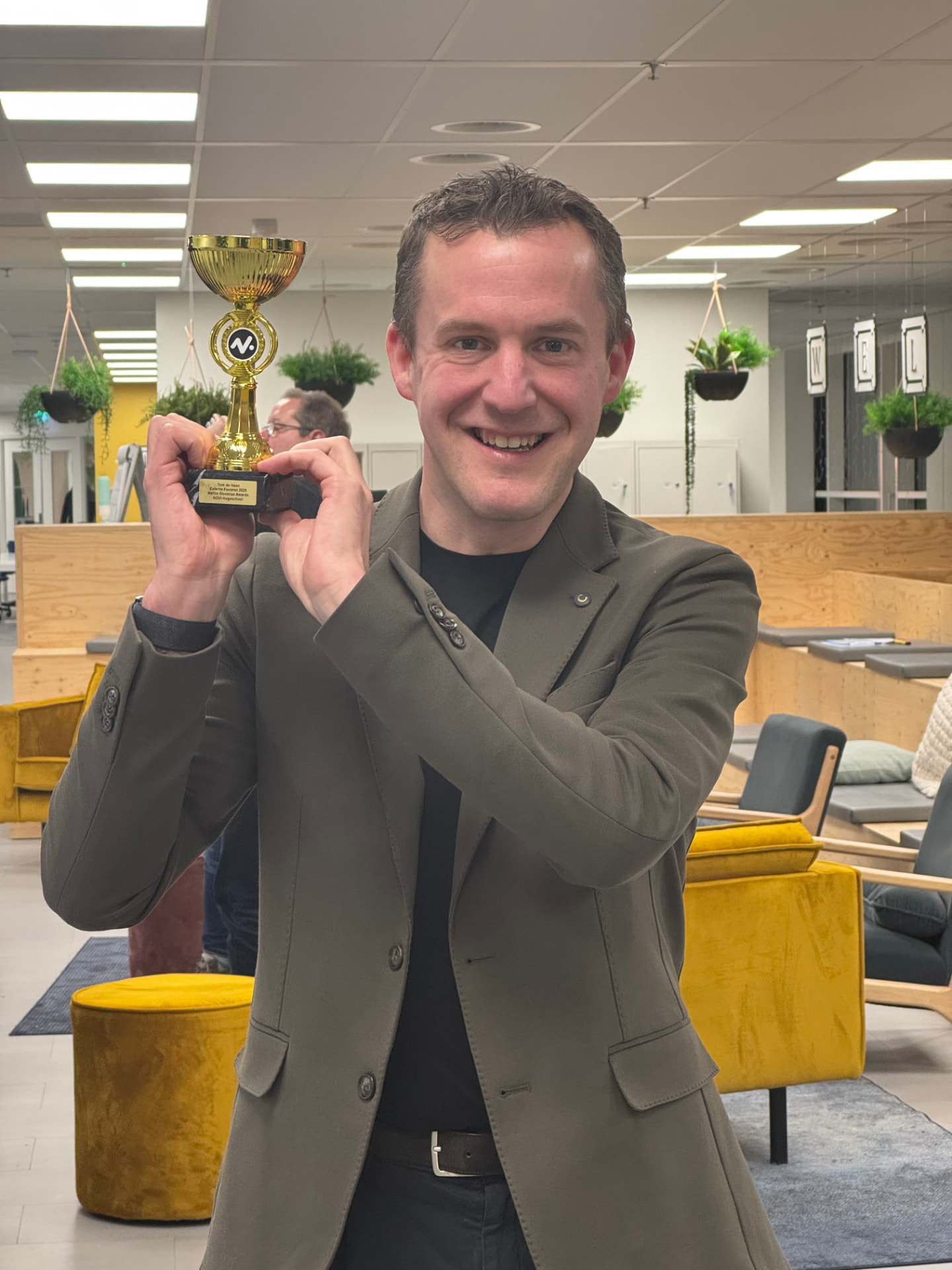 Tom de Haan ontvangt de NOVI External Lecturer of the Year award 2024