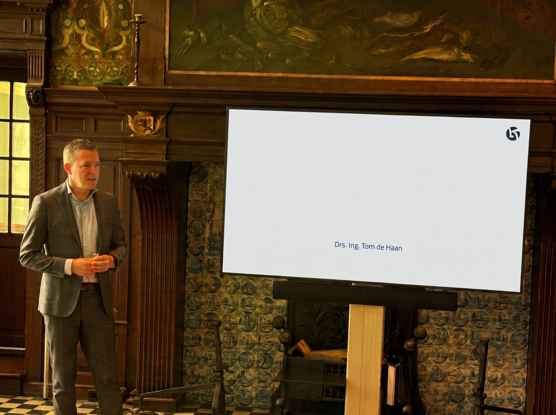 Tom de Haan geeft college bij Nyenrode Business Universiteit